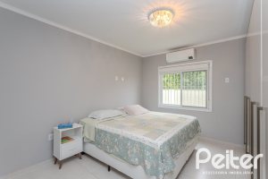 Casa à venda com 155m², 3 dormitórios, 3 suítes, 2 vagas, no bairro Espírito Santo em Porto Alegre