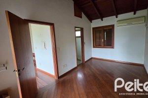 Casa em Condomínio à venda com 299m², 3 dormitórios, 1 suíte, 4 vagas, no bairro Cavalhada em PORTO ALEGRE