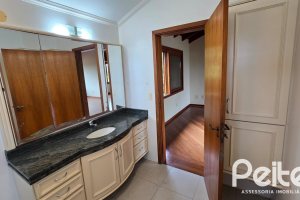 Casa em Condomínio à venda com 299m², 3 dormitórios, 1 suíte, 4 vagas, no bairro Cavalhada em PORTO ALEGRE