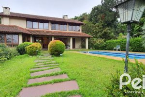 Casa em Condomínio à venda com 299m², 3 dormitórios, 1 suíte, 4 vagas, no bairro Cavalhada em PORTO ALEGRE