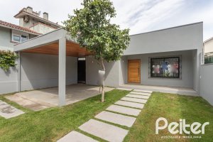 Casa à venda com 120m², 3 dormitórios, 1 suíte, 2 vagas, no bairro Tristeza em Porto Alegre