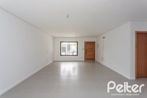 Casa à venda com 120m², 3 dormitórios, 1 suíte, 2 vagas, no bairro Tristeza em Porto Alegre