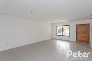 Casa à venda com 120m², 3 dormitórios, 1 suíte, 2 vagas, no bairro Tristeza em Porto Alegre