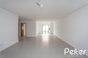 Casa à venda com 120m², 3 dormitórios, 1 suíte, 2 vagas, no bairro Tristeza em Porto Alegre
