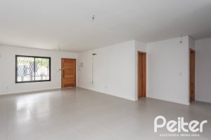 Casa à venda com 120m², 3 dormitórios, 1 suíte, 2 vagas, no bairro Tristeza em Porto Alegre