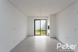 Casa à venda com 120m², 3 dormitórios, 1 suíte, 2 vagas, no bairro Tristeza em Porto Alegre