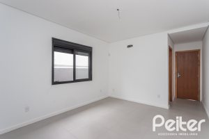 Casa à venda com 120m², 3 dormitórios, 1 suíte, 2 vagas, no bairro Tristeza em Porto Alegre