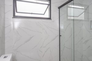 Casa à venda com 120m², 3 dormitórios, 1 suíte, 2 vagas, no bairro Tristeza em Porto Alegre