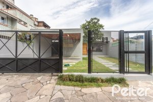 Casa à venda com 120m², 3 dormitórios, 1 suíte, 2 vagas, no bairro Tristeza em Porto Alegre