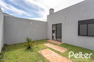 Casa à venda com 120m², 3 dormitórios, 1 suíte, 2 vagas, no bairro Tristeza em Porto Alegre