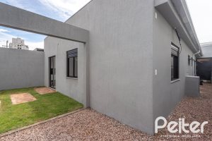 Casa à venda com 120m², 3 dormitórios, 1 suíte, 2 vagas, no bairro Tristeza em Porto Alegre