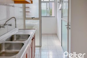 Apartamento à venda com 55m², 2 dormitórios, 1 vaga, no bairro Cristal em Porto Alegre