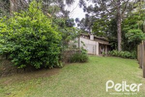 Casa à venda com 192m², 4 dormitórios, 1 suíte, 4 vagas, no bairro Ipanema em Porto Alegre