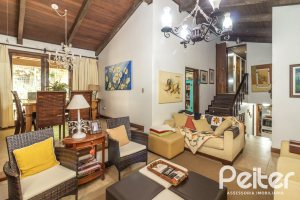 Casa à venda com 192m², 4 dormitórios, 1 suíte, 4 vagas, no bairro Ipanema em Porto Alegre