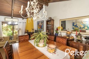 Casa à venda com 192m², 4 dormitórios, 1 suíte, 4 vagas, no bairro Ipanema em Porto Alegre