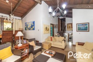 Casa à venda com 192m², 4 dormitórios, 1 suíte, 4 vagas, no bairro Ipanema em Porto Alegre