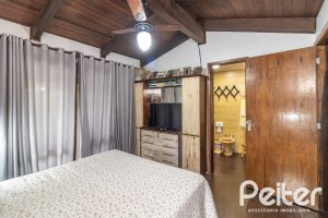 Casa à venda com 192m², 4 dormitórios, 1 suíte, 4 vagas, no bairro Ipanema em Porto Alegre