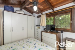 Casa à venda com 192m², 4 dormitórios, 1 suíte, 4 vagas, no bairro Ipanema em Porto Alegre