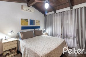 Casa à venda com 192m², 4 dormitórios, 1 suíte, 4 vagas, no bairro Ipanema em Porto Alegre