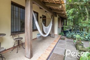 Casa à venda com 192m², 4 dormitórios, 1 suíte, 4 vagas, no bairro Ipanema em Porto Alegre