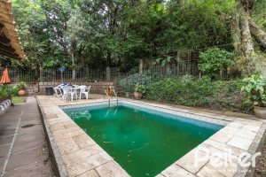 Casa à venda com 192m², 4 dormitórios, 1 suíte, 4 vagas, no bairro Ipanema em Porto Alegre