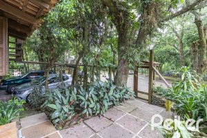 Casa à venda com 192m², 4 dormitórios, 1 suíte, 4 vagas, no bairro Ipanema em Porto Alegre