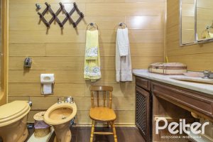 Casa à venda com 192m², 4 dormitórios, 1 suíte, 4 vagas, no bairro Ipanema em Porto Alegre