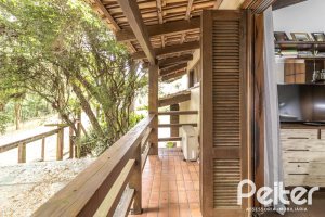 Casa à venda com 192m², 4 dormitórios, 1 suíte, 4 vagas, no bairro Ipanema em Porto Alegre