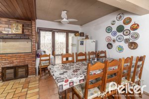 Casa à venda com 192m², 4 dormitórios, 1 suíte, 4 vagas, no bairro Ipanema em Porto Alegre