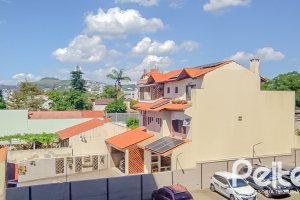 Apartamento à venda com 59m², 2 dormitórios, 1 vaga, no bairro Cristal em Porto Alegre