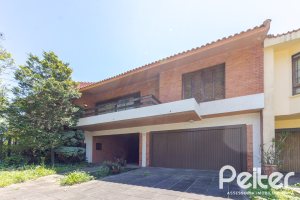 Casa à venda com 459m², 4 dormitórios, 2 suítes, 4 vagas, no bairro Cristal em Porto Alegre