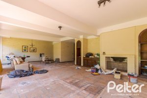 Casa à venda com 459m², 4 dormitórios, 2 suítes, 4 vagas, no bairro Cristal em Porto Alegre