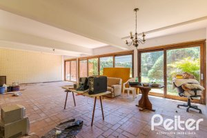 Casa à venda com 459m², 4 dormitórios, 2 suítes, 4 vagas, no bairro Cristal em Porto Alegre