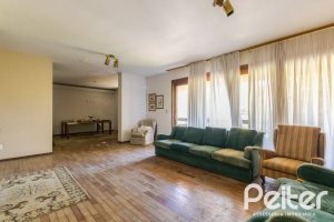 Casa à venda com 459m², 4 dormitórios, 2 suítes, 4 vagas, no bairro Cristal em Porto Alegre