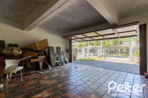 Casa à venda com 459m², 4 dormitórios, 2 suítes, 4 vagas, no bairro Cristal em Porto Alegre