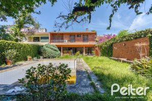 Casa à venda com 459m², 4 dormitórios, 2 suítes, 4 vagas, no bairro Cristal em Porto Alegre