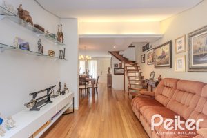 Casa em Condomínio à venda com 259m², 3 dormitórios, 1 suíte, 3 vagas, no bairro Vila Nova em Porto Alegre