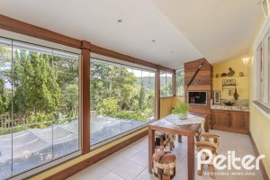 Casa em Condomínio à venda com 259m², 3 dormitórios, 1 suíte, 3 vagas, no bairro Vila Nova em Porto Alegre