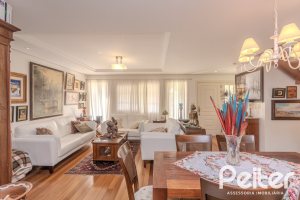 Casa em Condomínio à venda com 259m², 3 dormitórios, 1 suíte, 3 vagas, no bairro Vila Nova em Porto Alegre