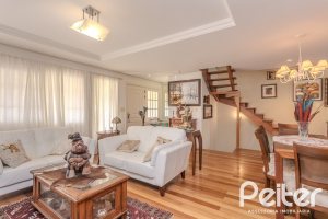 Casa em Condomínio à venda com 259m², 3 dormitórios, 1 suíte, 3 vagas, no bairro Vila Nova em Porto Alegre