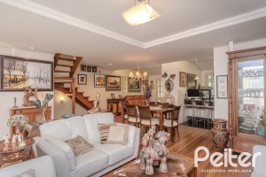 Casa em Condomínio à venda com 259m², 3 dormitórios, 1 suíte, 3 vagas, no bairro Vila Nova em Porto Alegre