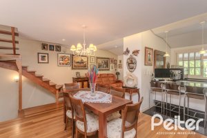 Casa em Condomínio à venda com 259m², 3 dormitórios, 1 suíte, 3 vagas, no bairro Vila Nova em Porto Alegre