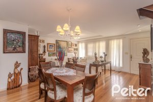 Casa em Condomínio à venda com 259m², 3 dormitórios, 1 suíte, 3 vagas, no bairro Vila Nova em Porto Alegre