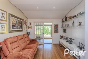 Casa em Condomínio à venda com 259m², 3 dormitórios, 1 suíte, 3 vagas, no bairro Vila Nova em Porto Alegre