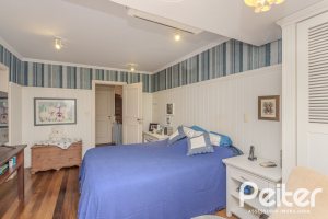 Casa em Condomínio à venda com 259m², 3 dormitórios, 1 suíte, 3 vagas, no bairro Vila Nova em Porto Alegre