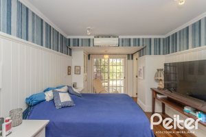 Casa em Condomínio à venda com 259m², 3 dormitórios, 1 suíte, 3 vagas, no bairro Vila Nova em Porto Alegre