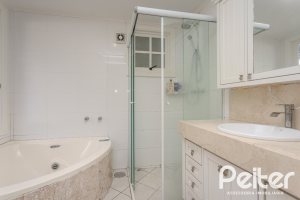 Casa em Condomínio à venda com 259m², 3 dormitórios, 1 suíte, 3 vagas, no bairro Vila Nova em Porto Alegre