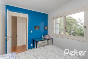 Casa em Condomínio à venda com 259m², 3 dormitórios, 1 suíte, 3 vagas, no bairro Vila Nova em Porto Alegre