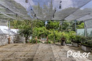 Casa em Condomínio à venda com 259m², 3 dormitórios, 1 suíte, 3 vagas, no bairro Vila Nova em Porto Alegre