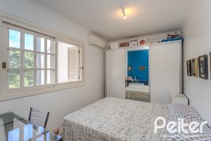 Casa em Condomínio à venda com 259m², 3 dormitórios, 1 suíte, 3 vagas, no bairro Vila Nova em Porto Alegre